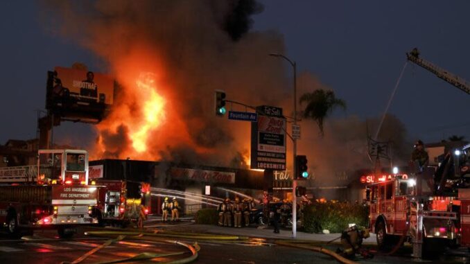 Incendio Hollywood autozone